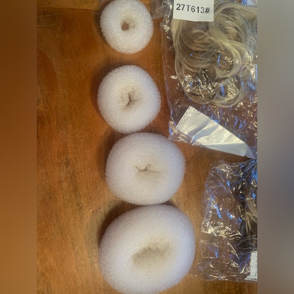 Messy bun hair pieces and hair donut makers - Picture 7 of 7